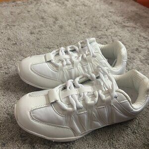 Chasse Brand new Cheer Shoes White Size 7